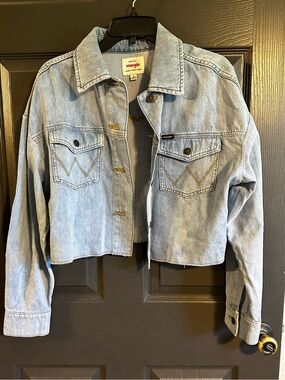 Wrangler Light Blue Cropped Denim Jacket - Women's